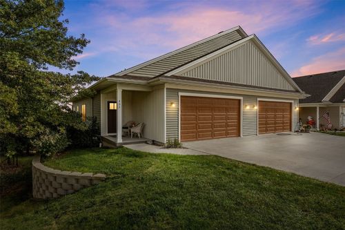 401 2nd St, West Branch, IA, 52358-9698 | Card Image
