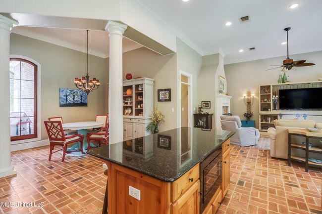 Kitchen/Dining | Image 5
