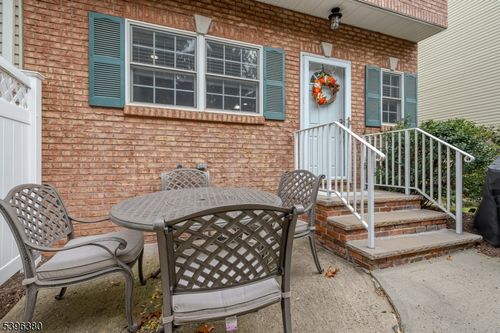 7 Riga Ct, Scotch Plains, NJ, 07076-2059 | Card Image