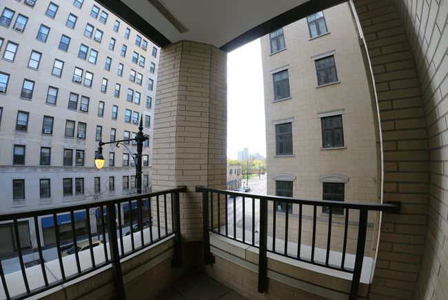 APT-303 - 2050 Clark St, Condo with 2 bedrooms, 2 bathrooms and 1 parking in Chicago IL | Image 4