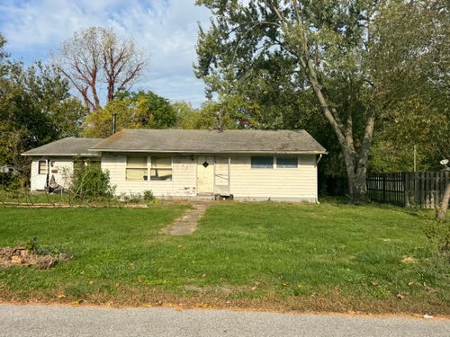 302 Indiana St, Chesterton, IN, 46304-1728 | Card Image
