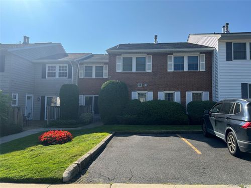 94 Aspen Dr, Woodbury, NY, 11797 | Card Image