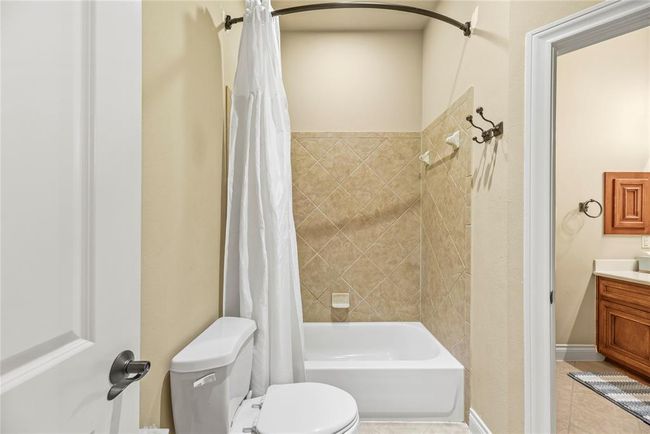 Alternate view of upstairs bathroom. | Image 39