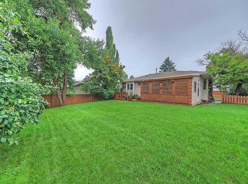 335 Lynnover Pl Se, Calgary, AB, T2C1L6 | Card Image