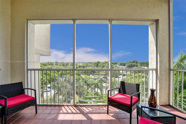 APT-501 - 3500 Oaks Clubhouse Dr, Condo with 3 bedrooms, 2 bathrooms and null parking in Pompano Beach FL | Image 33