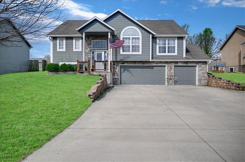 218 Melrose Ln, Tonganoxie, KS, 66086-5078 | Card Image