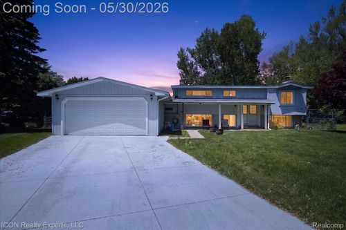 1869 Middle Trail Rd, Commerce Township, MI, 48390-2716 | Card Image