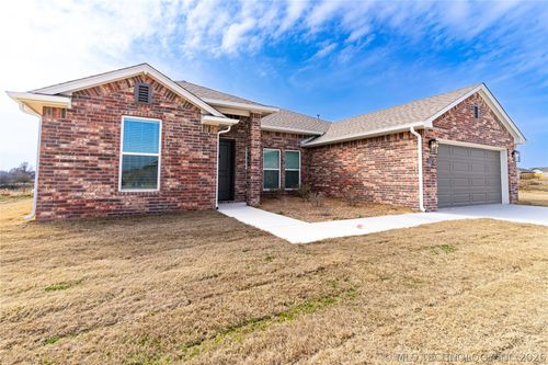 2417 W Main St, Collinsville, OK, 74021-3044 | Card Image