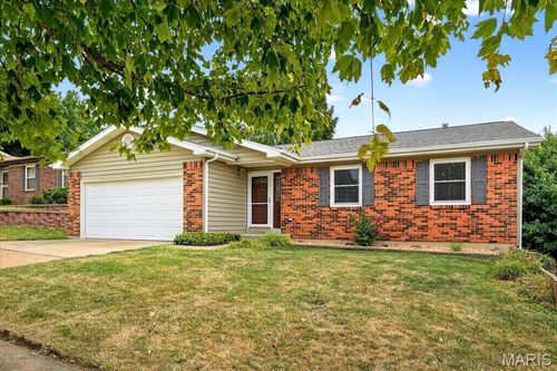 12122 Beckford Estates Dr, Maryland Heights, MO, 63043-4219 | Card Image