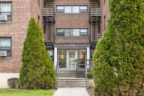 6c-75-15 210th St, Oakland Gardens, NY, 11364-3256 | Card Image