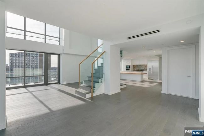 320 Adolphus Ave, Condo with 3 bedrooms, 4 bathrooms and null parking in Cliffside Park NJ | Image 10