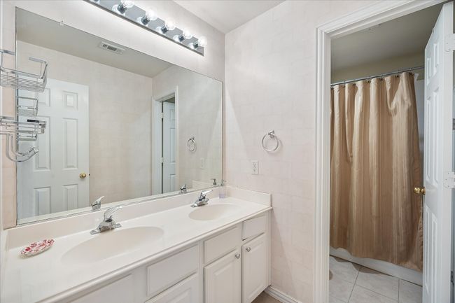Auxiliary full bath | Image 30