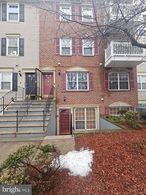 33 Seton Hall Dr, Newark, NJ, 07103-6020 | Card Image