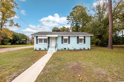 View of front facade featuring a front lawn | Image 2