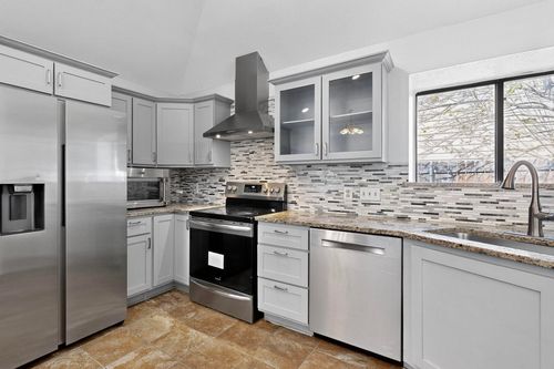 6328 Meadow Glen Dr, Arlington, TX, 76018-5532 | Card Image