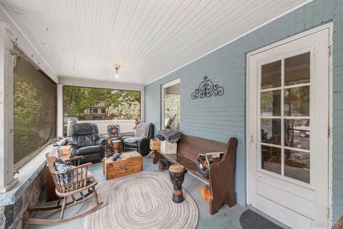 120 W Adams St, Caro, MI, 48723-1704 | Card Image