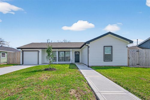 2202 Alabama St, Baytown, TX, 77520-6116 | Card Image