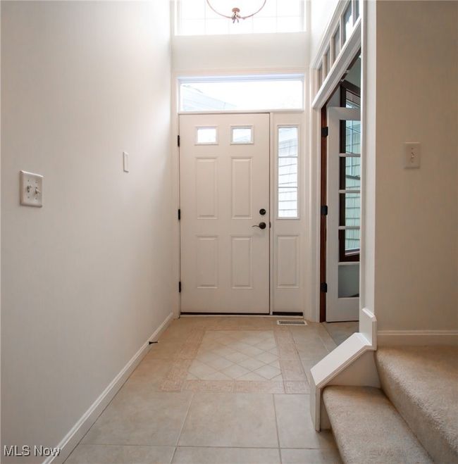507 Vintage Pt, Condo with 3 bedrooms, 3 bathrooms and null parking in Avon Lake OH | Image 6