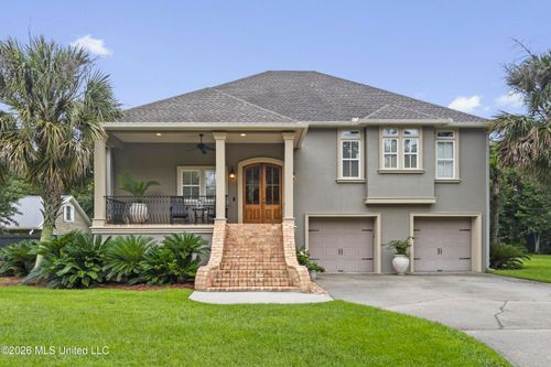 216 Courtenay Ave, Pass Christian, MS, 39571-4618 | Card Image