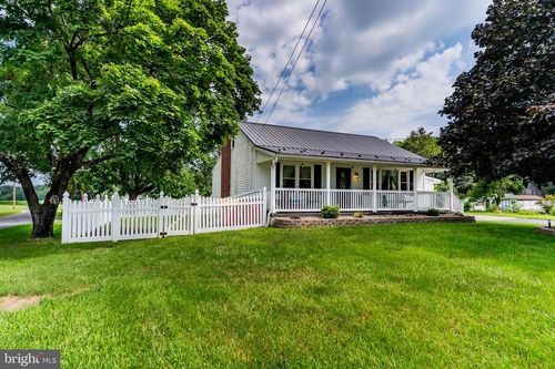 20 Broad St, SHIPPENSBURG, PA, 17257-9413 | Card Image