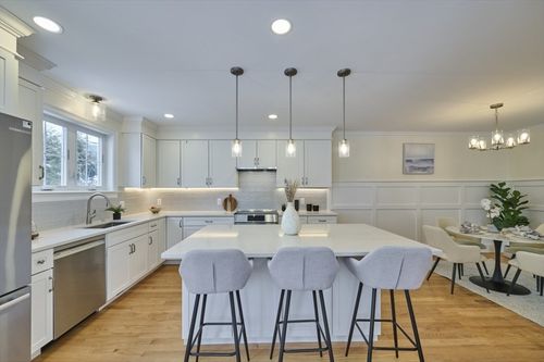 27-27 Mott St, Arlington, MA, 02474-8828 | Card Image