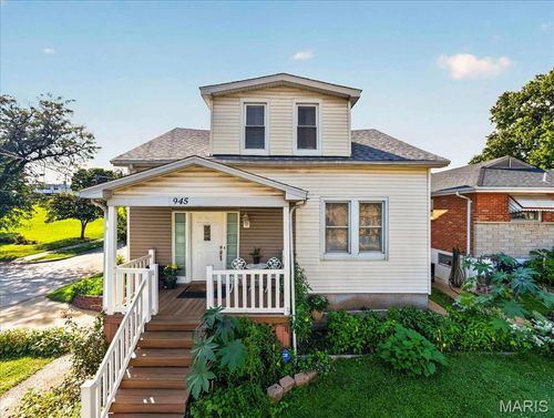 945 Regina Avenue, St Louis, MO, 63125 | Card Image