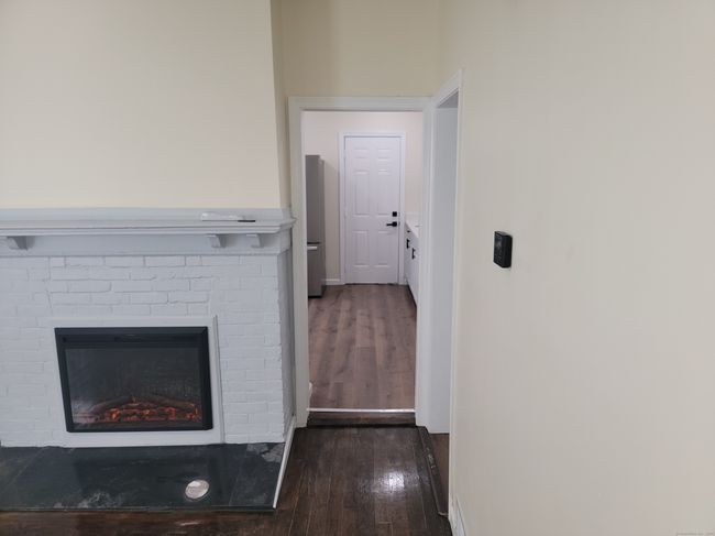 FL-1ST - 147 Edgewood St, Home with 3 bedrooms, 1 bathrooms and 1 parking in Hartford CT | Image 16