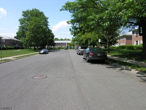 40 Manchester Ct, Wayne, NJ, 07470-3386 | Card Image