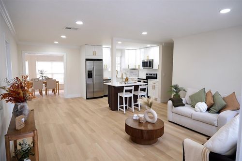 1084 Sw 4th Ave, Pompano Beach, FL, 33060-8740 | Card Image