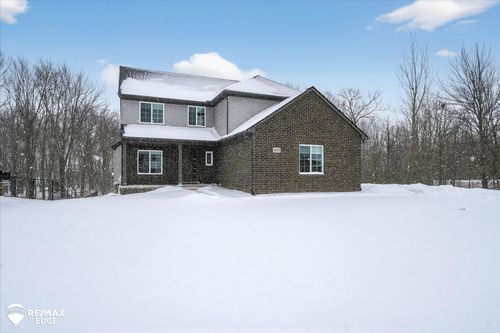 8224 Peninsula Cir, Grand Blanc, MI, 48439-7266 | Card Image