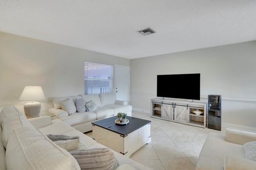 h-7-222 Sw 1st St, Pompano Beach, FL, 33060-4653 | Card Image