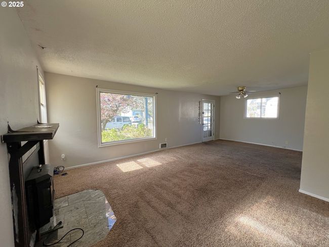 Living Room | Image 16