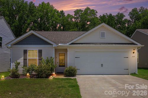 1329 Nia Rd, Charlotte, NC, 28215-4939 | Card Image