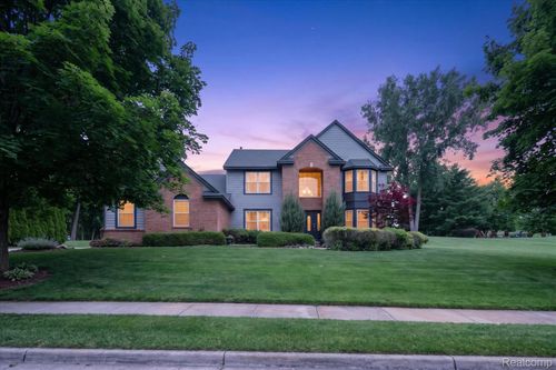 2333 Sandlewood Dr, White Lake, MI, 48383-3931 | Card Image