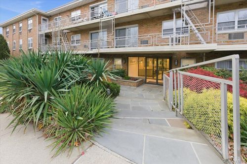 apt-b2-90 S Park Ave, Rockville Centre, NY, 11570-6108 | Card Image