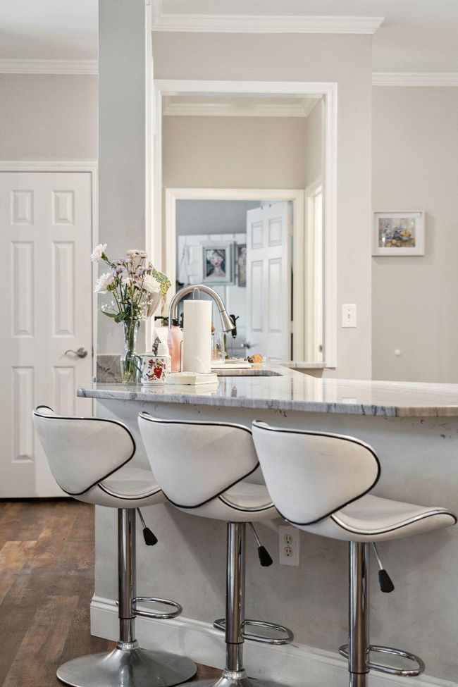 Kitchen Bar | Image 17
