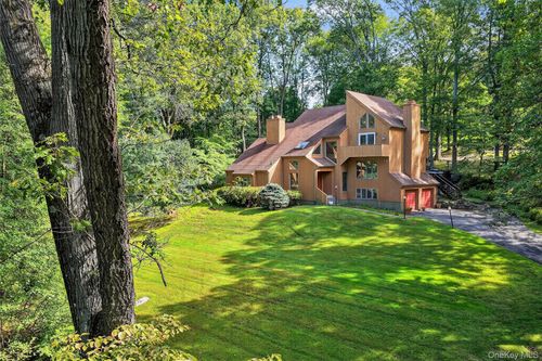 215 Hessian Hills Rd, Croton-On-Hudson, NY, 10520-2111 | Card Image