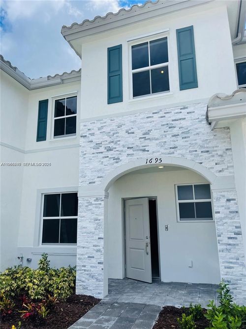 1695-1695 Se 27th Rd, Homestead, FL, 33035-2454 | Card Image