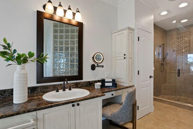 Main floor guest bath | Image 38