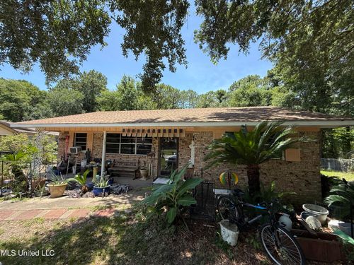 112 Barbara Cir, Ocean Springs, MS, 39564-5602 | Card Image