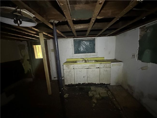 228 Walnut Street, House other with 2 bedrooms, 1 bathrooms and null parking in Donora PA | Image 25