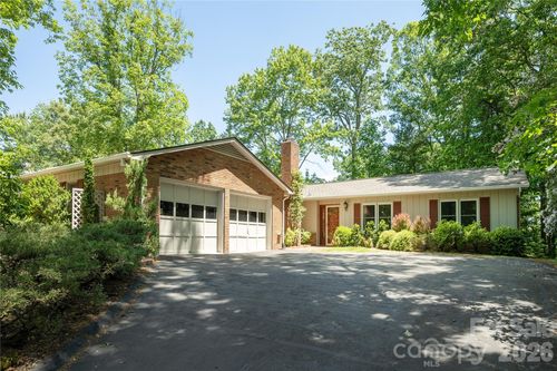 4 Galax Ln, Hendersonville, NC, 28791-1320 | Card Image