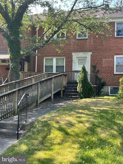 909 E Lake Ave, BALTIMORE, MD, 21212-3141 | Card Image