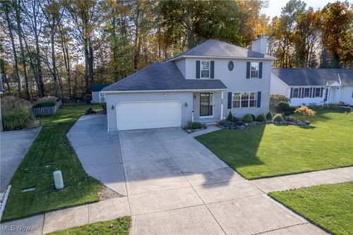 758 Song Bird St, Elyria, OH, 44035-8481 | Card Image
