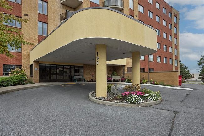 207 - 130 Wright Cres, House attached with 2 bedrooms, 2 bathrooms and 1 parking in Kingston ON | Image 4