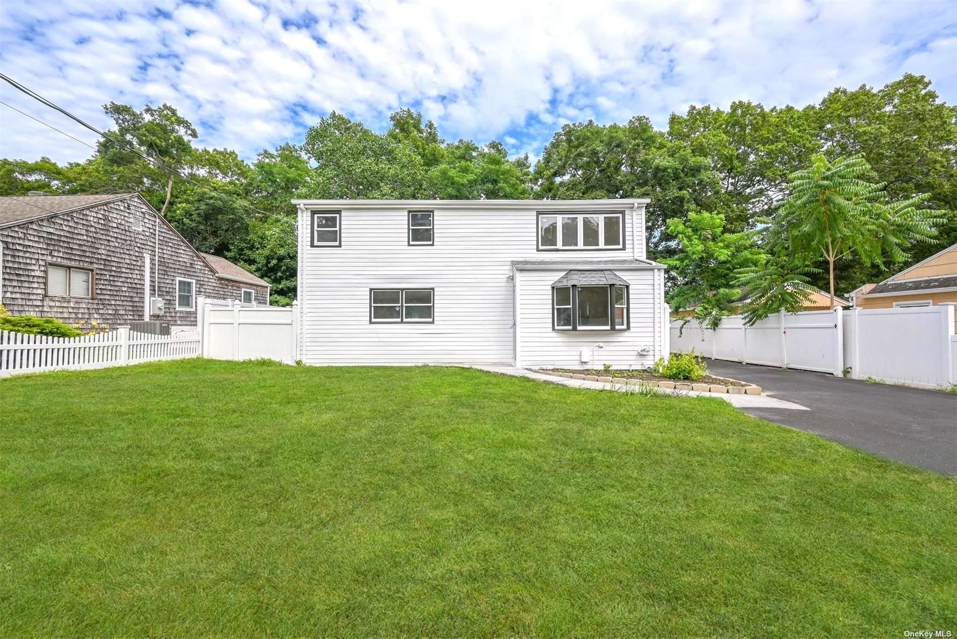 Clinton Ave, Patchogue, NY 11772
