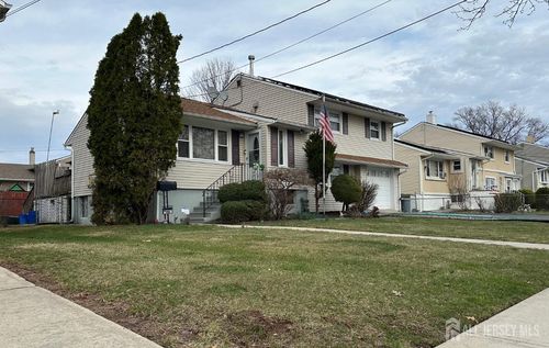 118 Markowitz St, Carteret, NJ, 07008-1633 | Card Image