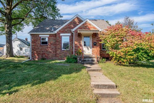 1922 N Pine St, Davenport, IA, 52804-2910 | Card Image