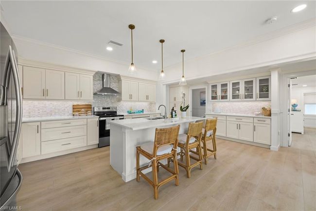 1163 Seagrape Ln, House other with 4 bedrooms, 5 bathrooms and 1 parking in SANIBEL FL | Image 7