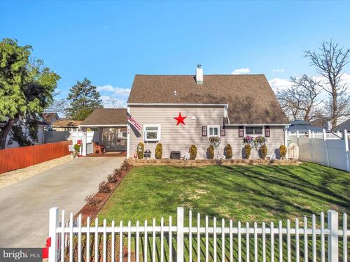 35 Honeysuckle Ln, LEVITTOWN, PA, 19055-1321 | Card Image